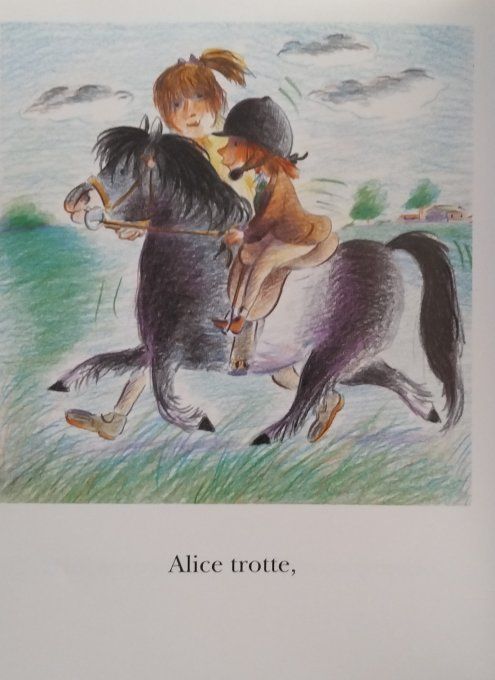 Alice sourit