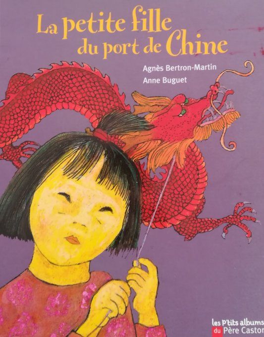 La petite fille du port de Chine