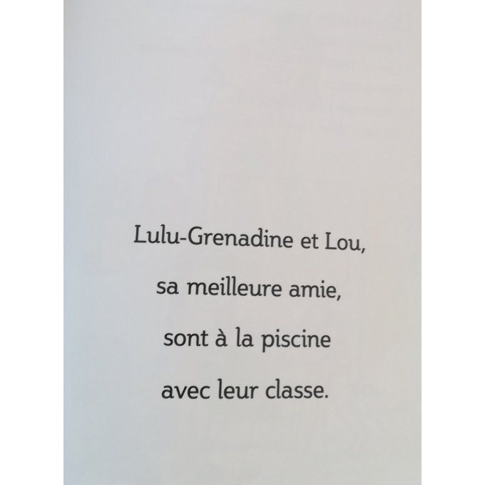 Lulu grenadine aime la piscine
