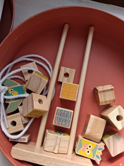 Jeu Montessori totem