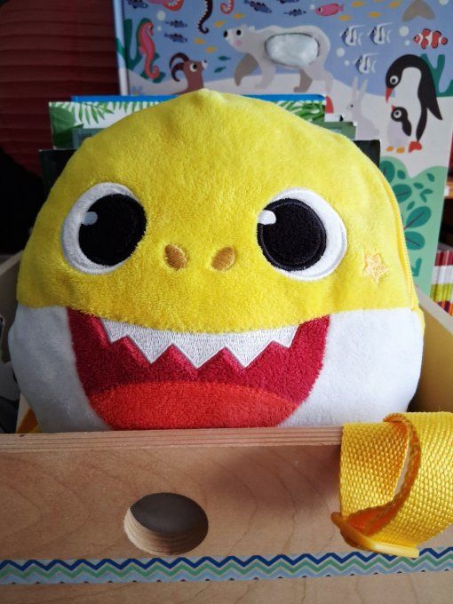 Sac à dos bébé requin