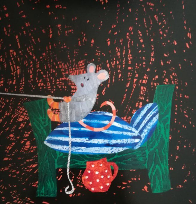 Une pomme dans un trou de souris