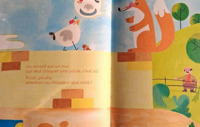 Une poule sur un mur